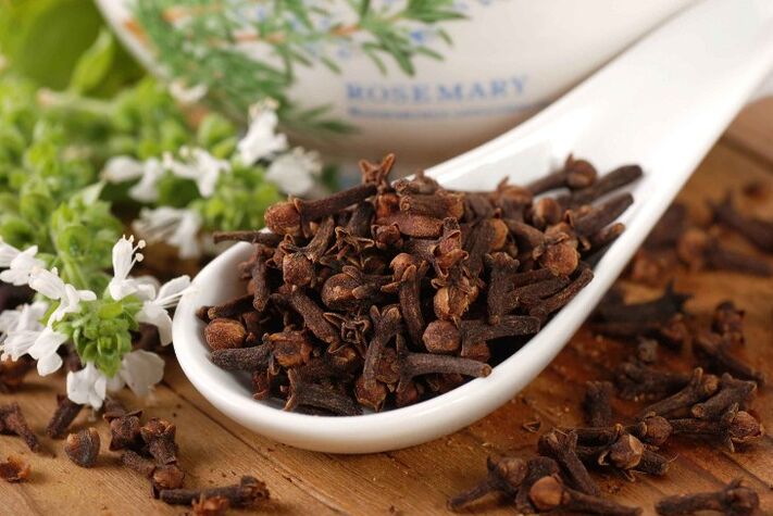 cloves for earthworms