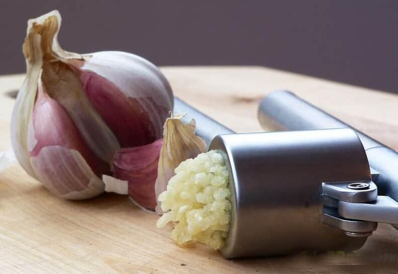 Garlic and the arc from the parasite